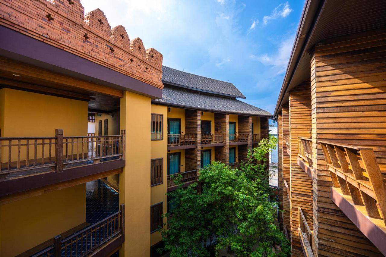 At Gate Thaphae Hotel Chiang Mai Zewnętrze zdjęcie